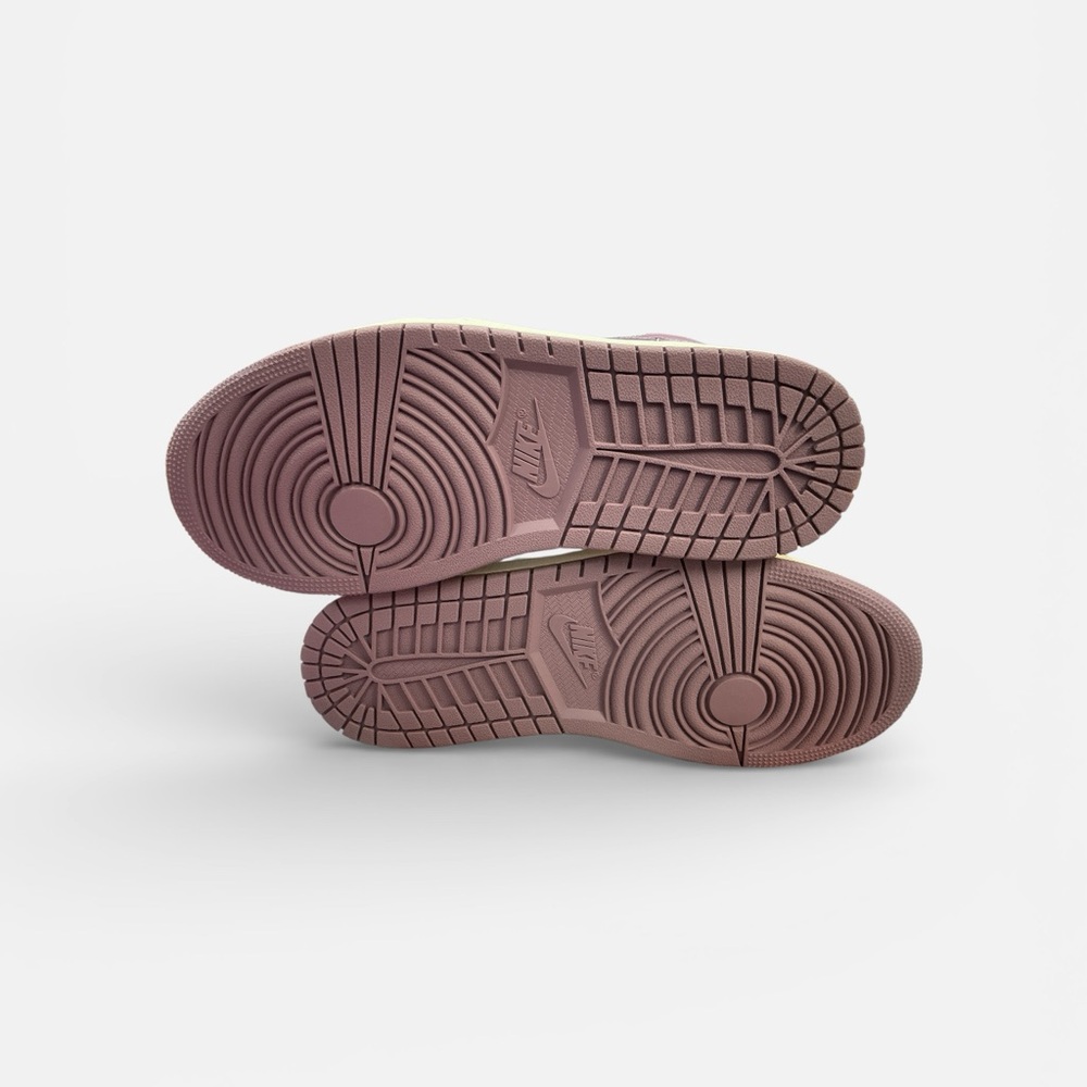 Nike Air Jordan 1 Mid-Woman’s - Picture 7 of 9